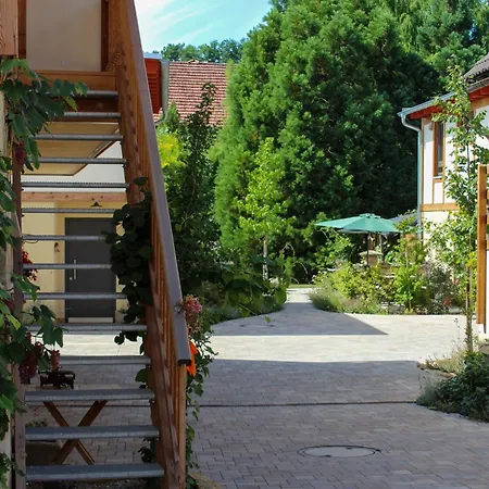 Appartement 'ginkgo' Mit Verwunschenem Garten & Privater Sauna *